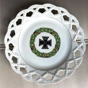 WW 1 Porcelain Plate c IRON CROSS & Green Wreath Design